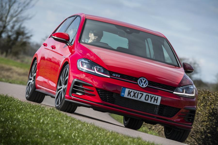  Volkswagen Golf GTi 5-Door 2017 года  (UK) (фото 8 из 28)